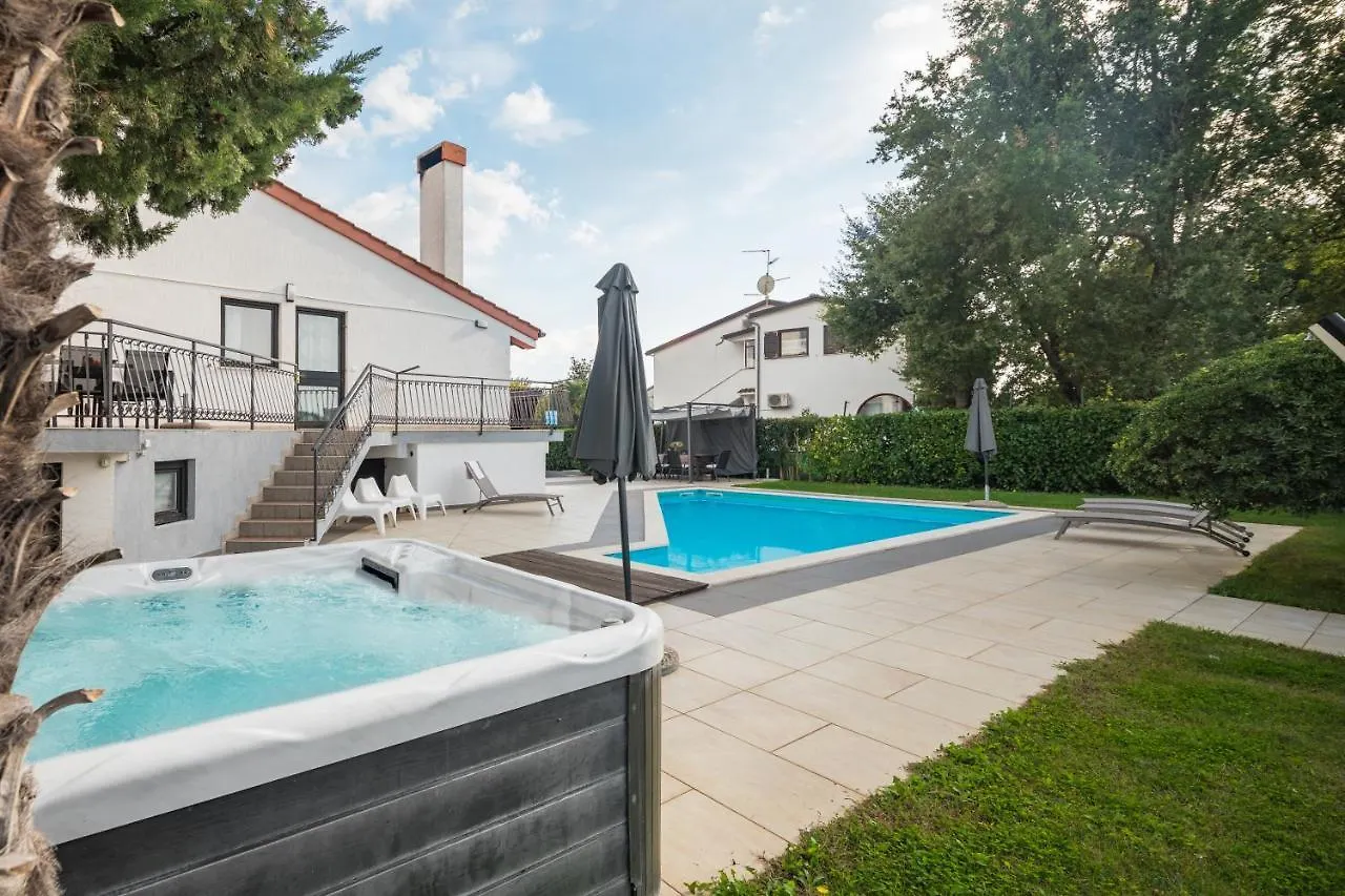 Villa Marty With Private Pool And Jacuzzi Rosini 0*,