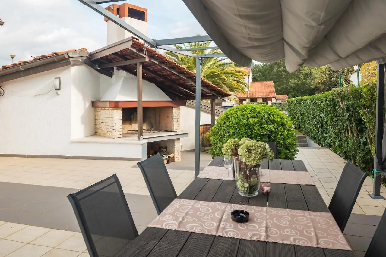 Villa Marty With Private Pool And Jacuzzi Rosini 0*,  Croatia