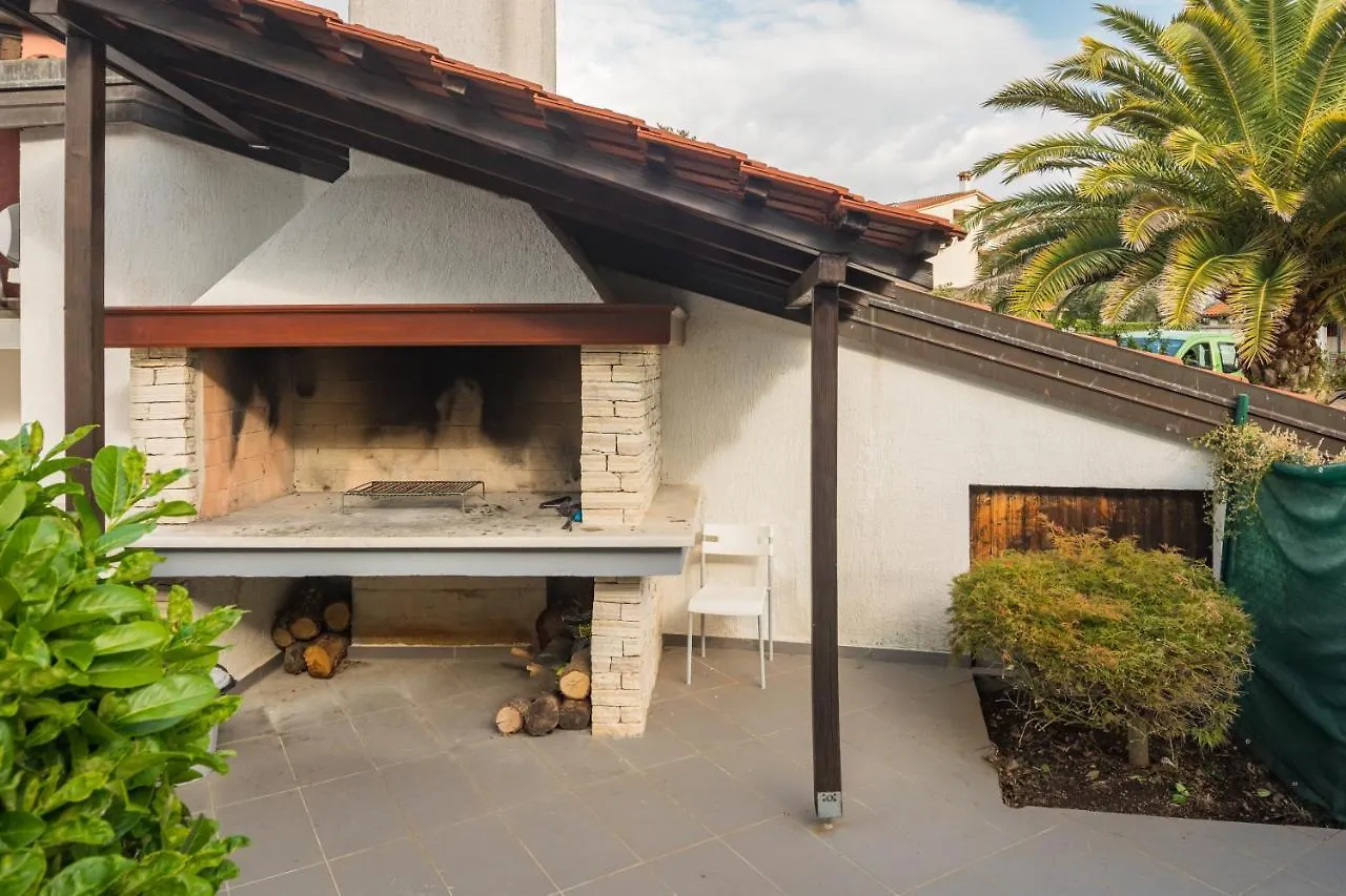 Villa Marty With Private Pool And Jacuzzi Rosini