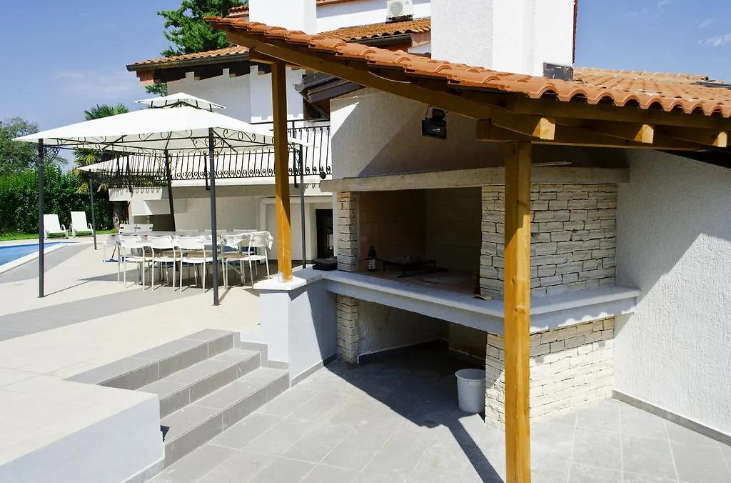 Villa Marty With Private Pool And Jacuzzi Rosini
