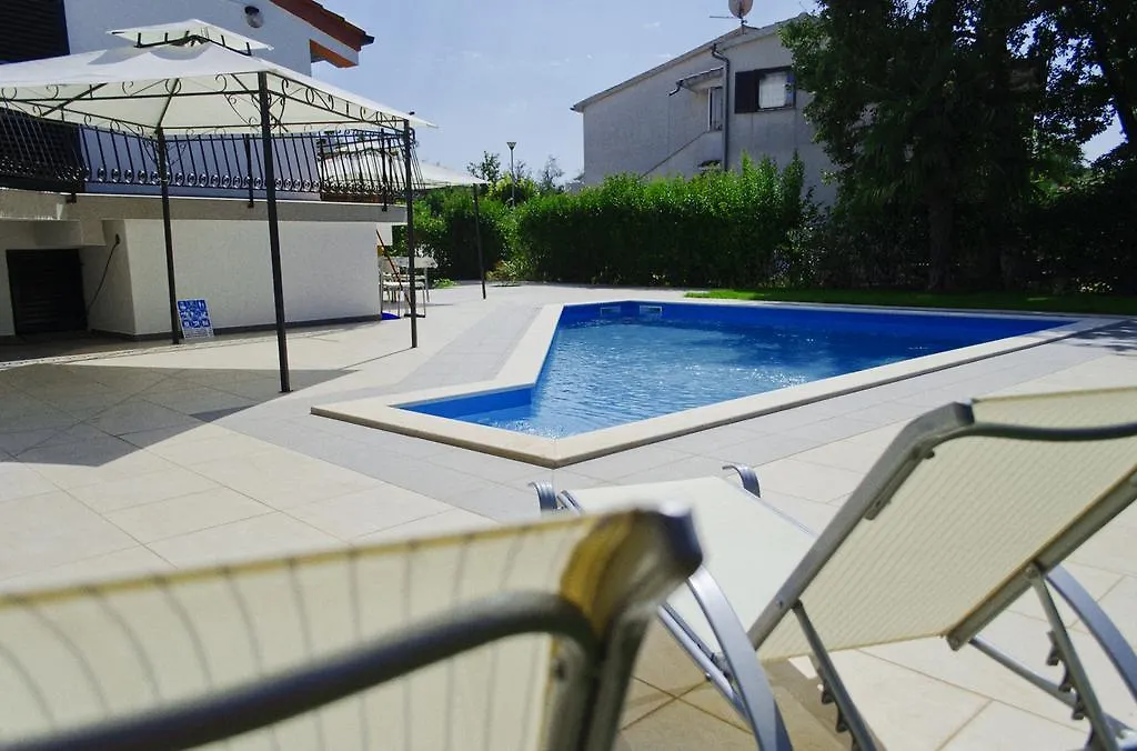 Villa Marty With Private Pool And Jacuzzi Rosini