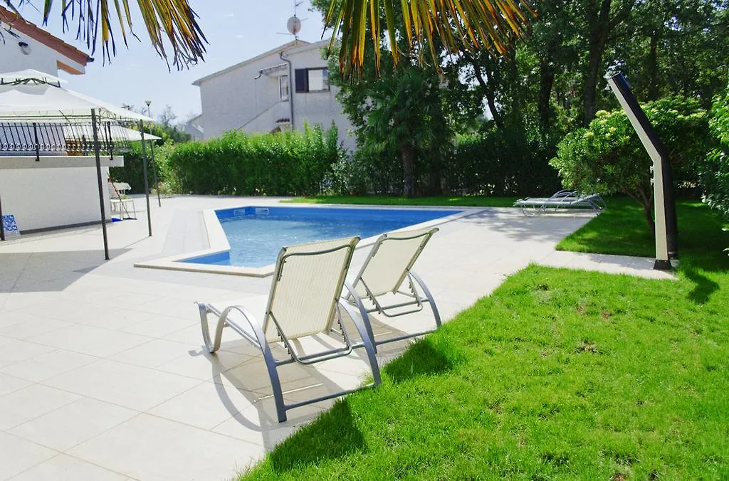 Villa Marty With Private Pool And Jacuzzi Rosini