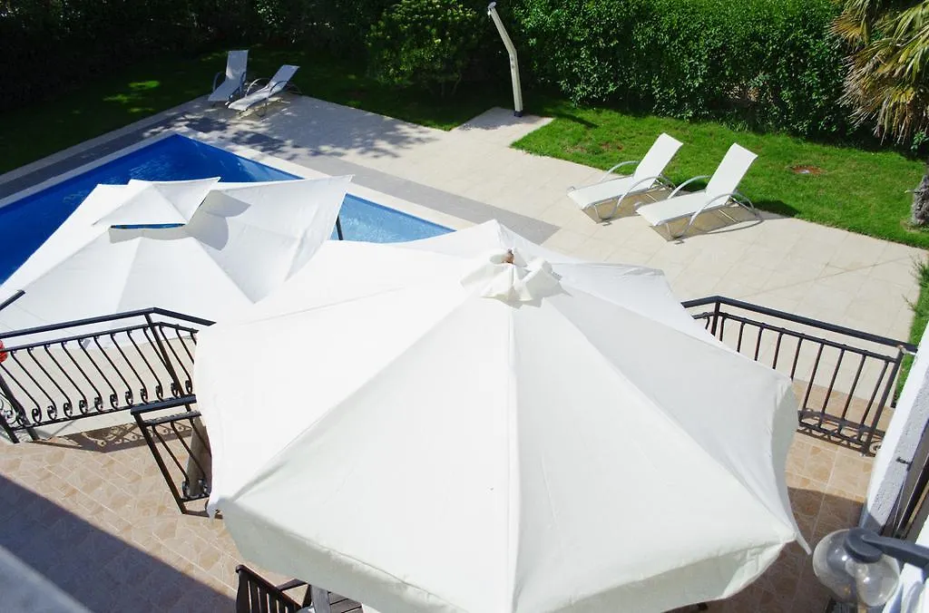 Villa Marty With Private Pool And Jacuzzi Rosini