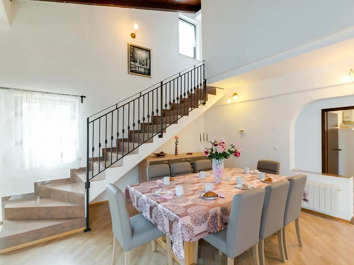 Villa Marty With Private Pool And Jacuzzi Rosini