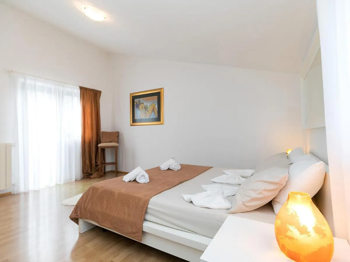 Villa Marty With Private Pool And Jacuzzi Rosini Croatia